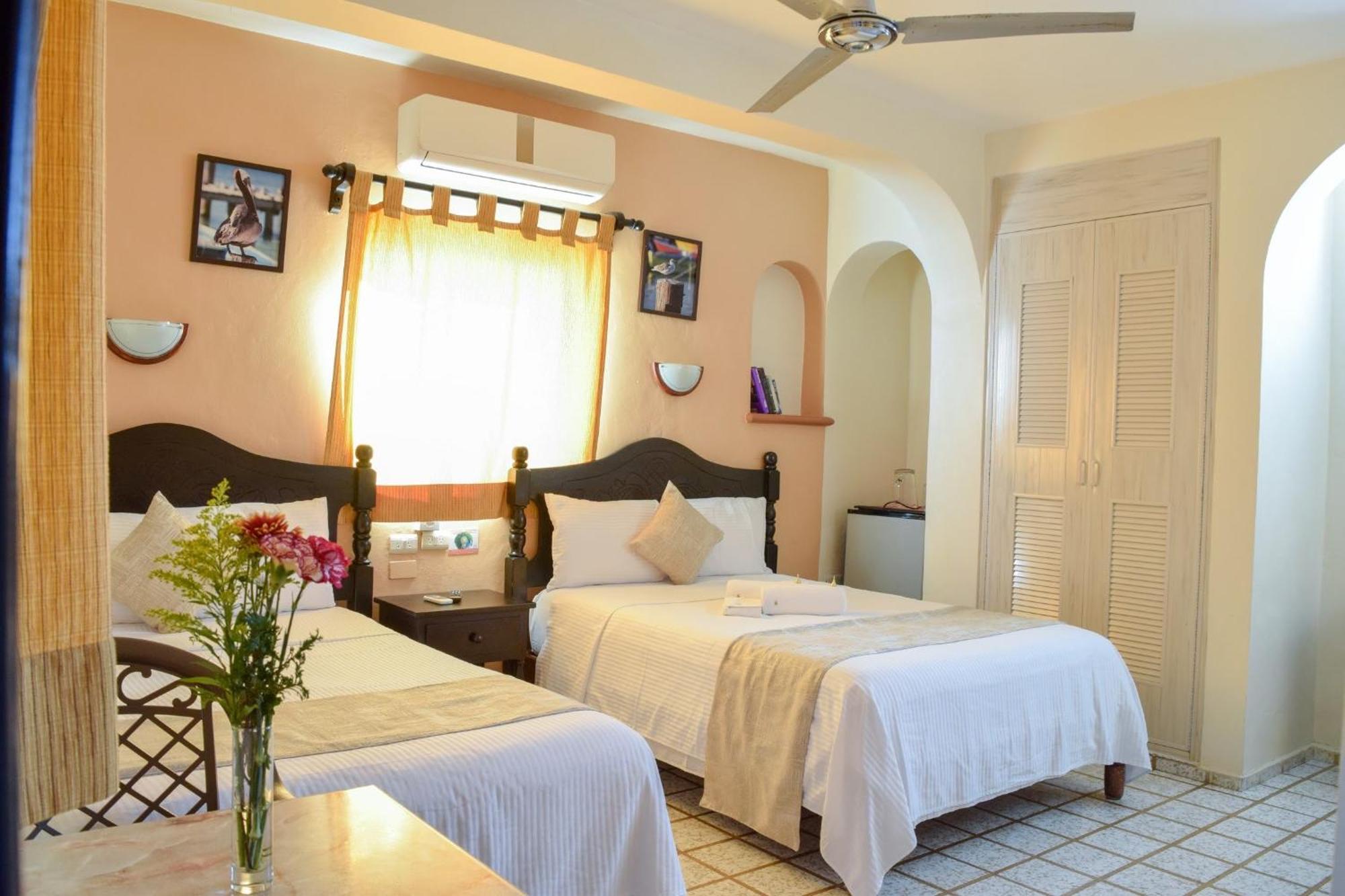 Hotel Bucaneros Isla Mujeres Exterior foto
