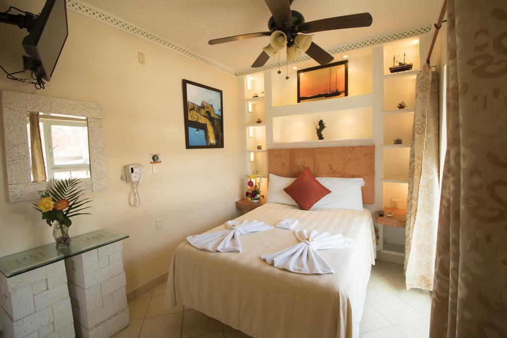 Hotel Bucaneros Isla Mujeres Exterior foto